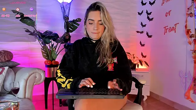 Snapshot of mariablonde_ chatting on October 13, 2025, 8:21 pm mariablonde online show from October 13, 2025, 8:21 pm