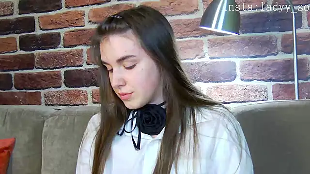 Snapshot of Sofia_Hugs chatting on November 13, 2025, 9:19 pm Sofia Hugs online show from November 13, 2025, 9:19 pm