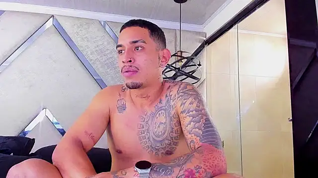 Snapshot of Damian09_ chatting on October 27, 2025, 3:46 pm Damian09 online show from October 27, 2025, 3:46 pm