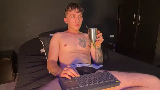 Dylanwhite23  online show from January 15, 2026, 6:17 am