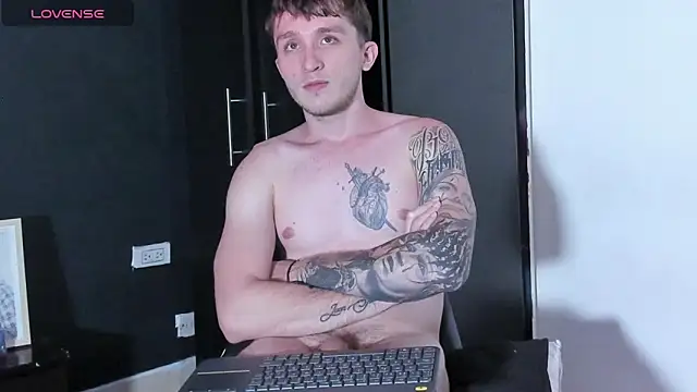 Snapshot of Dylanwhite23_ chatting on December 16, 2025, 5:11 am Dylanwhite23 online show from December 16, 2025, 5:11 am