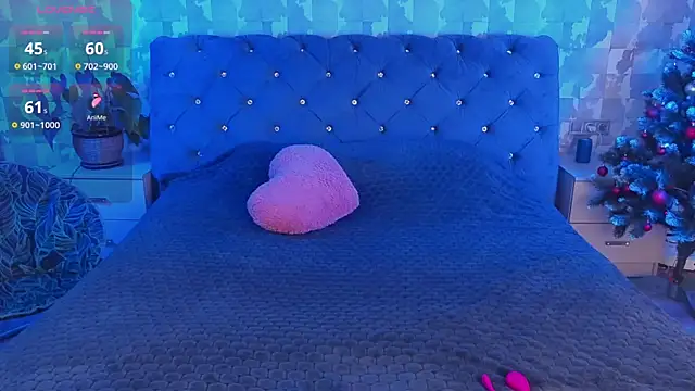 SuzannaWild online show from December 23, 2025, 7:29 am