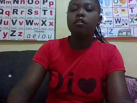 Sweetcecie01 online show from April 19, 2026, 1:01 pm