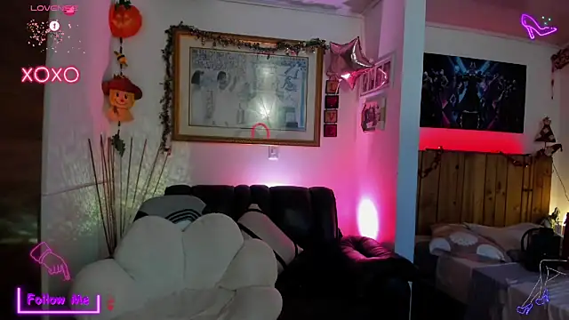 LauGrayJ online show from March 9, 2025, 9:35 am