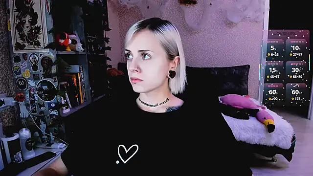 NaniMoore online show from November 6, 2025, 8:24 pm