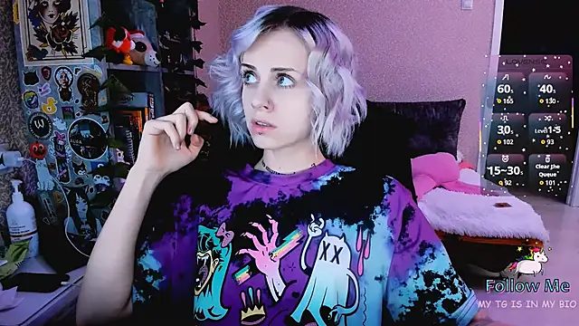 NaniMoore online show from December 3, 2025, 7:57 pm