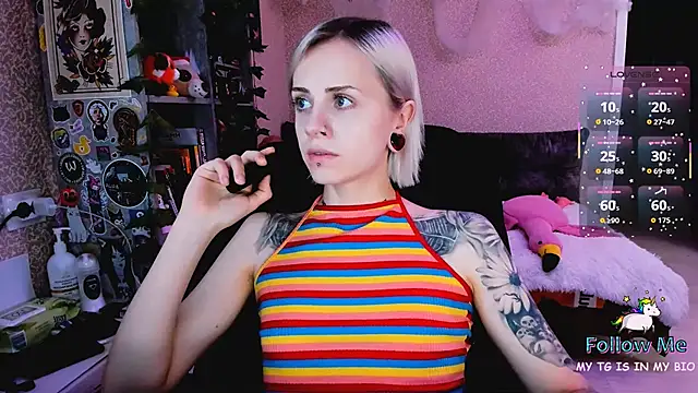 NaniMoore online show from November 16, 2025, 8:35 pm