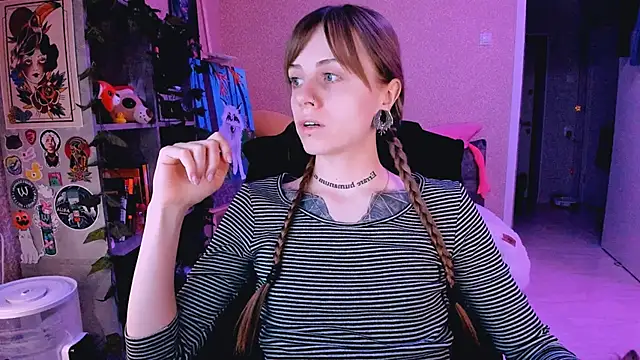 NaniMoore online show from March 1, 2025, 8:10 pm