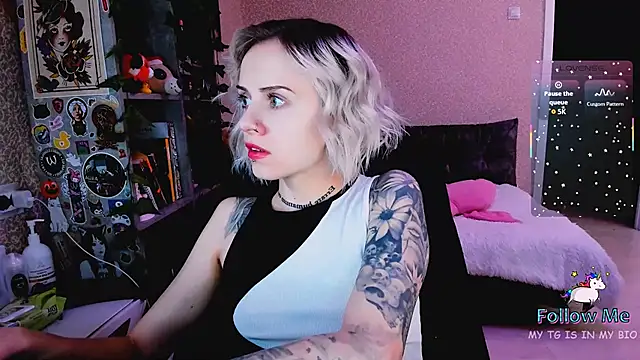 NaniMoore online show from December 18, 2025, 8:34 pm