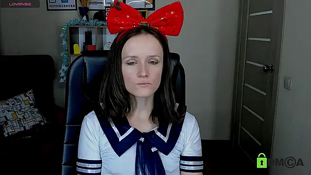 Snapshot of FrancescaCollins chatting on December 14, 2025, 12:33 pm FrancescaCollins online show from December 14, 2025, 12:33 pm