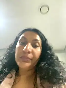 Snapshot of Indianbutter11 chatting on November 21, 2025, 5:12 pm Indianbutter11 online show from November 21, 2025, 5:12 pm