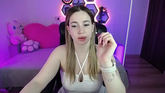 SabrinViolet online show from April 7, 2026, 8:16 am