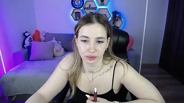 SabrinViolet online show from March 23, 2026, 9:09 am