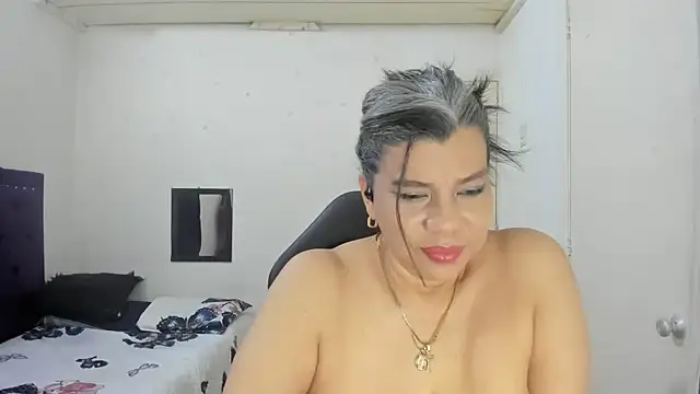 Snapshot of vikyadams chatting on December 17, 2025, 11:59 am vikyadams online show from December 17, 2025, 11:59 am