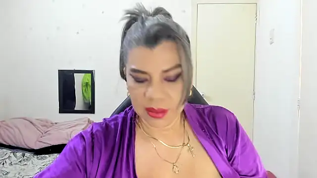 Snapshot of vikyadams chatting on November 25, 2025, 4:40 pm vikyadams online show from November 25, 2025, 4:40 pm