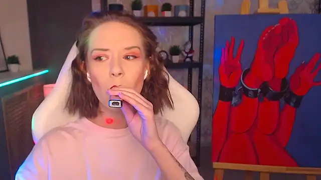 Snapshot of FascinatingEyess chatting on January 18, 2025, 8:09 pm FascinatingEyess online show from January 18, 2025, 8:09 pm