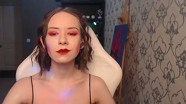 FascinatingEyess online show from April 19, 2026, 8:22 pm