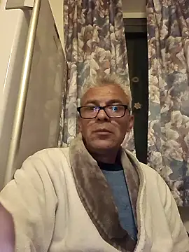 Snapshot of Picolo4111 chatting on October 25, 2025, 4:00 am Picolo4111 online show from October 25, 2025, 4:00 am