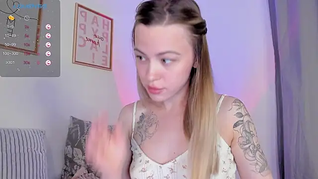 Snapshot of damn_cutie chatting on November 10, 2025, 4:34 pm damn cutie online show from November 10, 2025, 4:34 pm