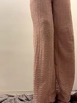 Holly-Glamour online show from November 12, 2025, 2:26 am