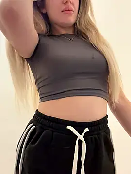 Snapshot of Holly-Glamour chatting on September 9, 2025, 5:06 am Holly-Glamour online show from September 9, 2025, 5:06 am