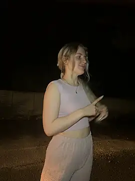 Holly-Glamour online show from June 27, 2026, 10:27 pm
