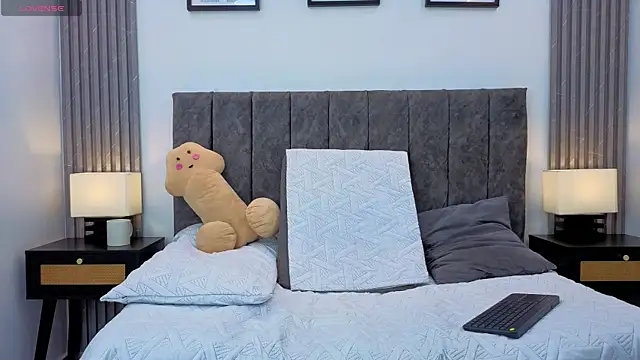 Luciana Ortiz1 online show from November 5, 2025, 1:58 pm