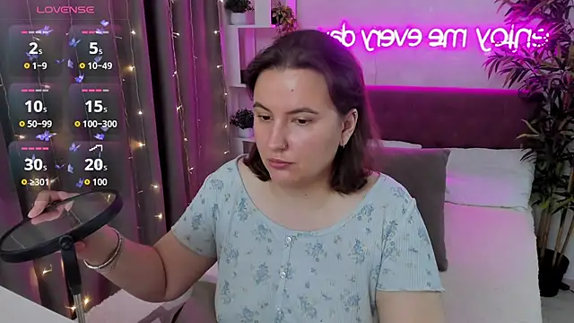 FeralPeach online show from September 20, 2025, 3:33 am