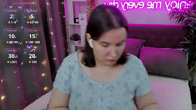 FeralPeach online show from November 6, 2025, 4:16 am