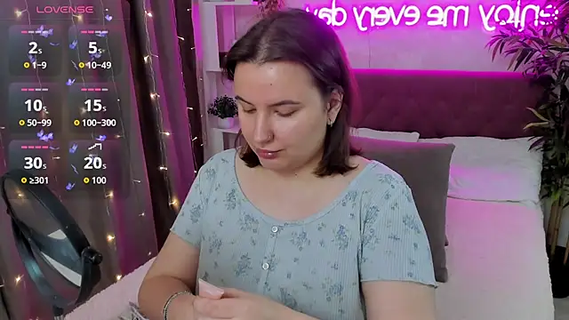 FeralPeach online show from October 25, 2025, 4:55 am