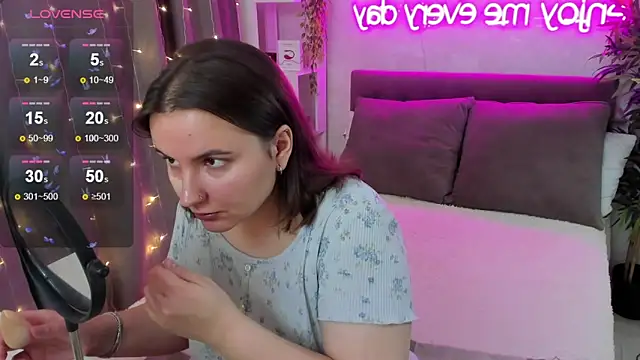 FeralPeach online show from November 23, 2025, 6:12 am