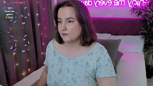 FeralPeach online show from September 13, 2025, 6:13 am