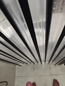 719610 online show from November 4, 2025, 2:04 am