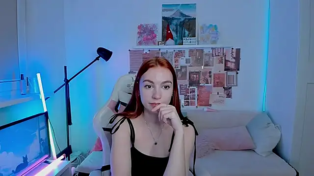 Mia Madden online show from February 12, 2026, 2:33 am