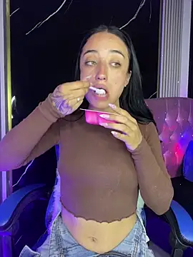 Snapshot of Ady_18 chatting on December 5, 2025, 7:12 pm Ady 18 online show from December 5, 2025, 7:12 pm