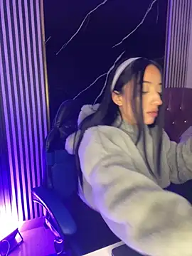 Snapshot of Ady_18 chatting on November 18, 2025, 8:56 pm Ady 18 online show from November 18, 2025, 8:56 pm