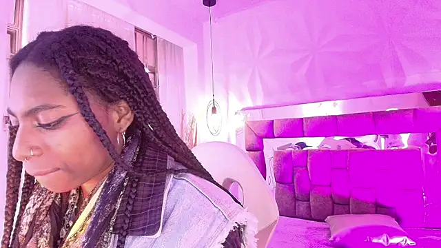 Snapshot of Queen_perla_ chatting on July 12, 2026, 12:39 pm Queen perla online show from July 12, 2026, 12:39 pm
