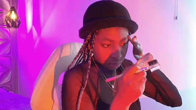 Snapshot of Queen_perla_ chatting on March 3, 2026, 12:23 pm Queen perla online show from March 3, 2026, 12:23 pm