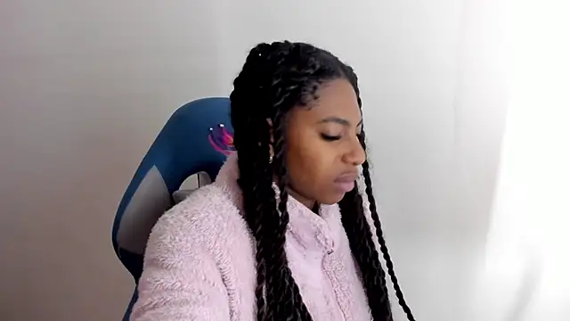 Queen perla  online show from November 1, 2025, 12:10 pm