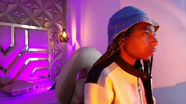 Snapshot of Queen_perla_ chatting on February 14, 2026, 12:05 pm Queen perla online show from February 14, 2026, 12:05 pm