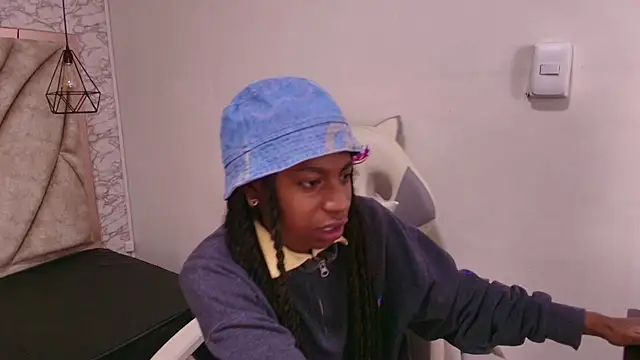 Queen perla  online show from December 4, 2025, 11:20 am