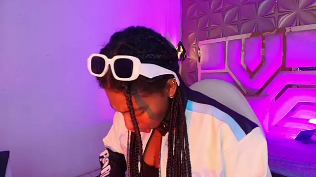 Snapshot of Queen_perla_ chatting on February 26, 2026, 12:16 pm Queen perla online show from February 26, 2026, 12:16 pm