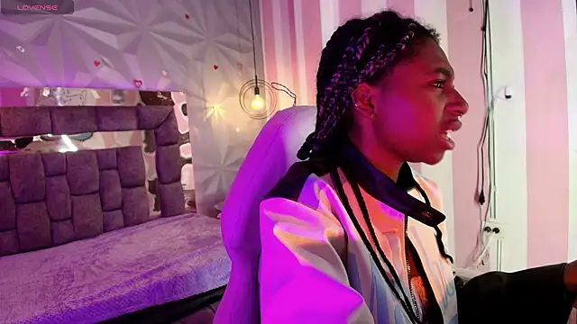 Snapshot of Queen_perla_ chatting on February 8, 2026, 6:49 pm Queen perla online show from February 8, 2026, 6:49 pm