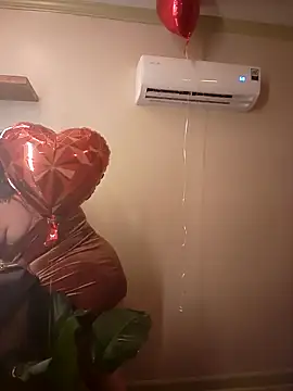 Snapshot of Milfshakecafe chatting on February 15, 2025, 4:14 am Milfshakecafe online show from February 15, 2025, 4:14 am