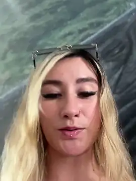 Snapshot of MaryDeniro chatting on December 22, 2025, 7:47 pm MaryDeniro online show from December 22, 2025, 7:47 pm