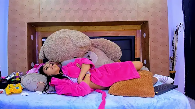 Snapshot of SofiAndNicol chatting on November 19, 2025, 11:21 am SofiAndNicol online show from November 19, 2025, 11:21 am