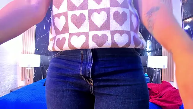 Snapshot of SofiAndNicol chatting on October 24, 2025, 10:47 am SofiAndNicol online show from October 24, 2025, 10:47 am