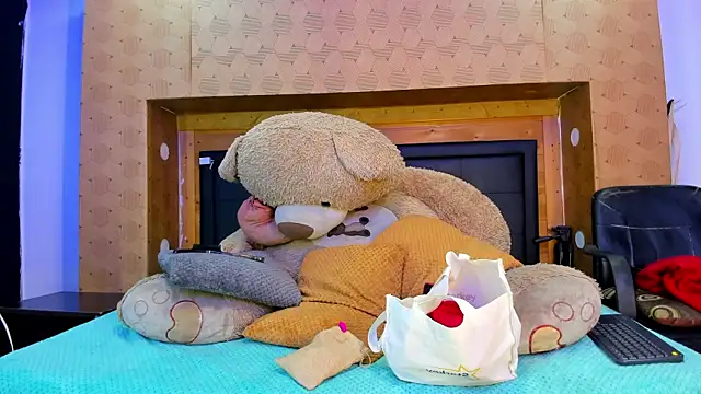 Snapshot of SofiAndNicol chatting on December 3, 2025, 10:25 am SofiAndNicol online show from December 3, 2025, 10:25 am