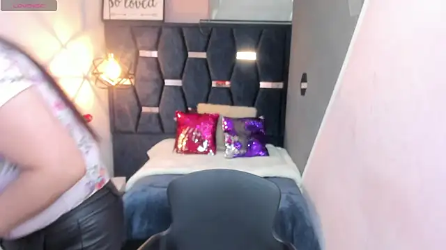 GiaFox  online show from September 9, 2025, 8:40 pm