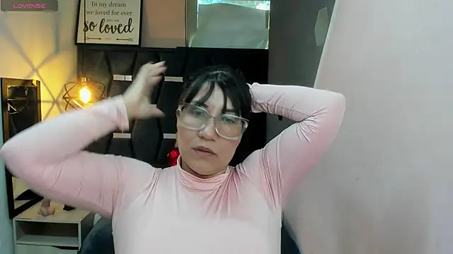 GiaFox  online show from October 5, 2025, 1:24 pm